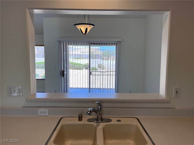 Building Photo - 9828 Villa Ridge Dr