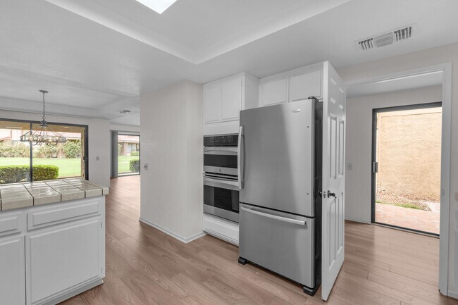 Building Photo - 14 Presidio Pl