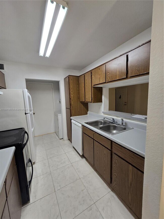 Building Photo - 4040 NW 87th Ave