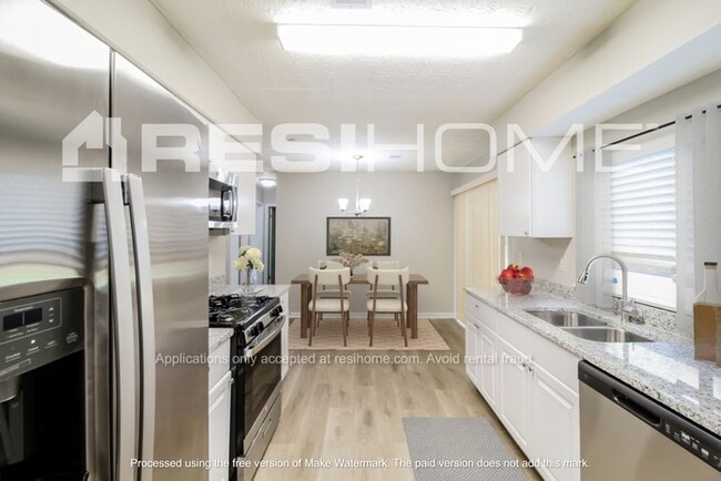 Building Photo - 8962 Ashwood Dr