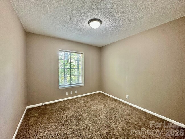 Building Photo - 2638 Park Rd