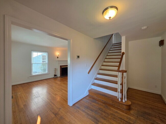 Building Photo - Larchmont