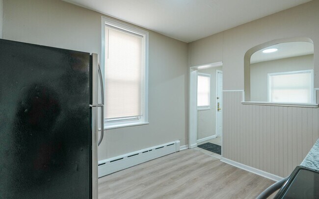 Building Photo - 2109 S 67th St