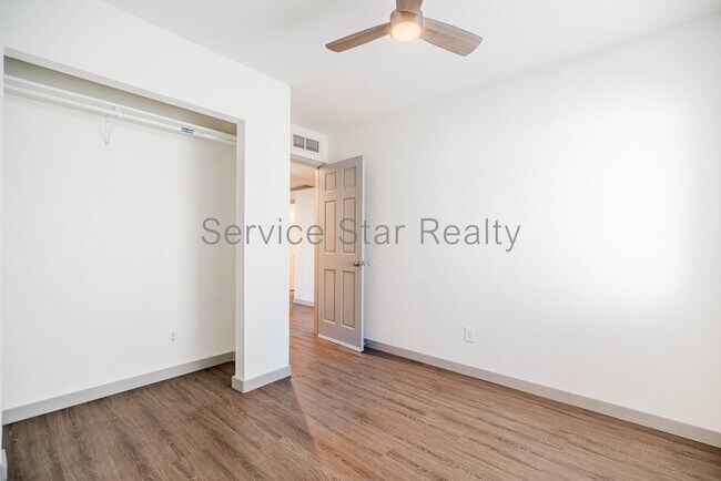 Building Photo - 2609 E Aster Dr