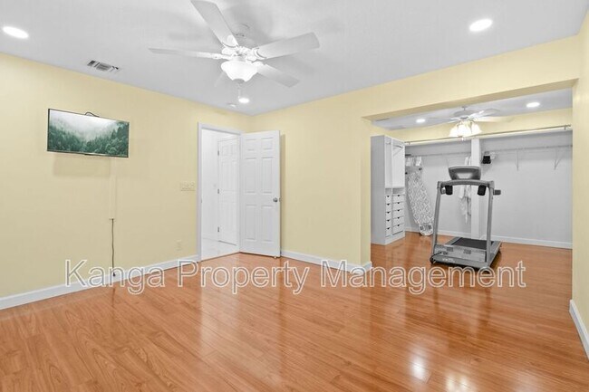 Building Photo - 244 Greymon Dr