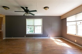 Building Photo - 202 Murray Fork Dr