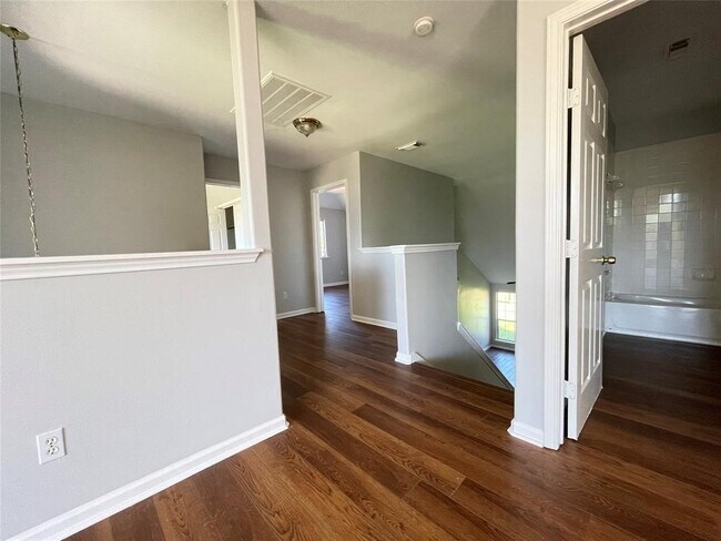 Building Photo - 6638 Chantalle Dr