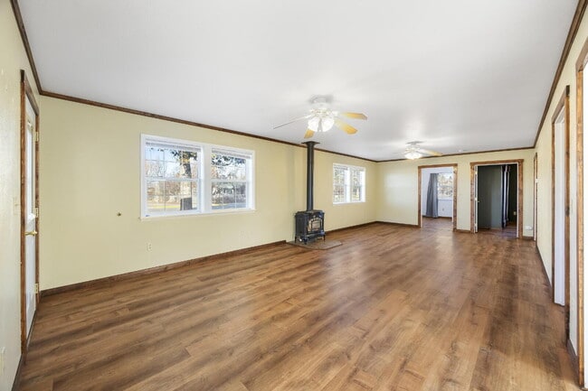Building Photo - Cozy Living with Bonus Flex Space