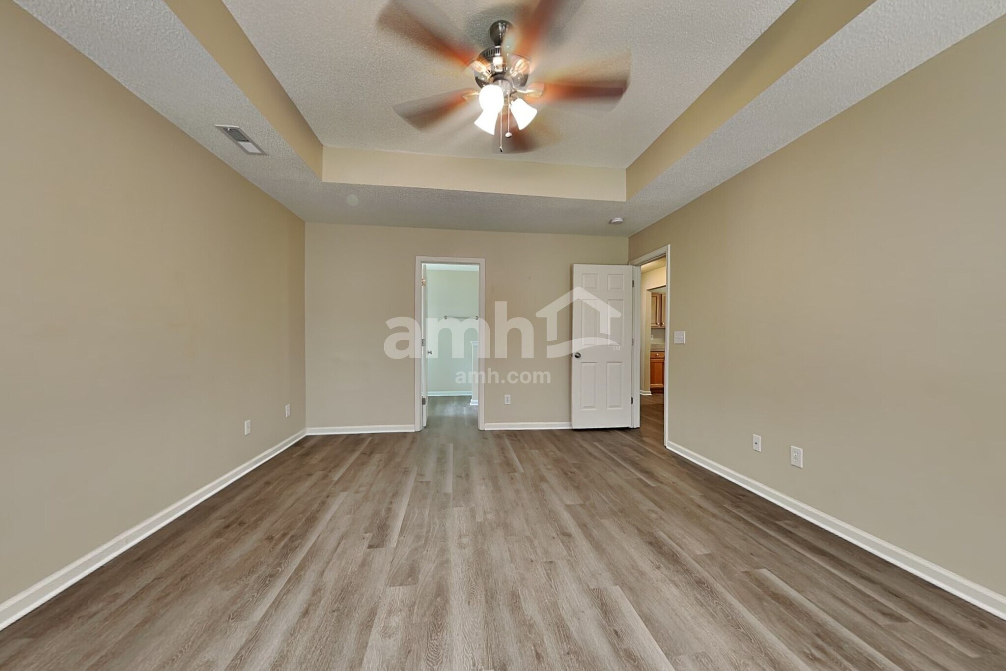 Building Photo - 5013 Springdale Dr