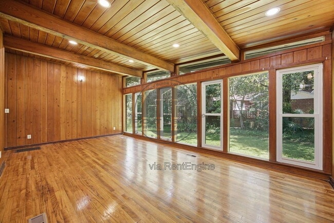 Building Photo - 2203 Amelia Cir