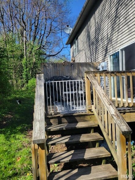 Building Photo - 613 Pines Ln