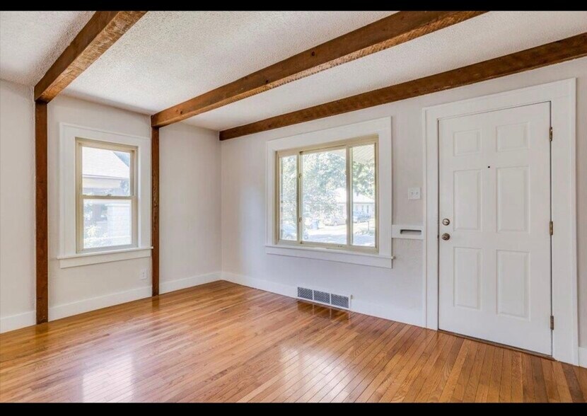 Building Photo - 1422 S Laura Ave