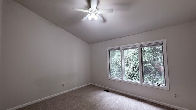Building Photo - Occoquan Townhouse
