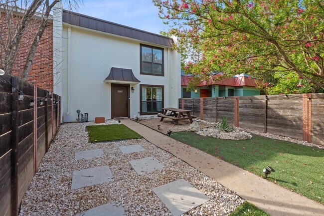 Primary Photo - 5807 Coventry Ln