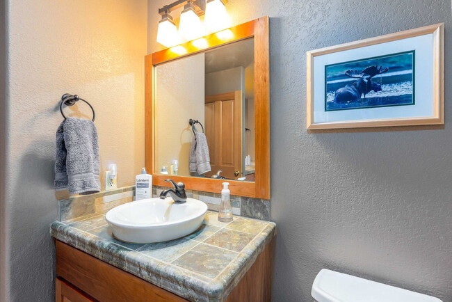 Building Photo - 17028 Cooper Dr