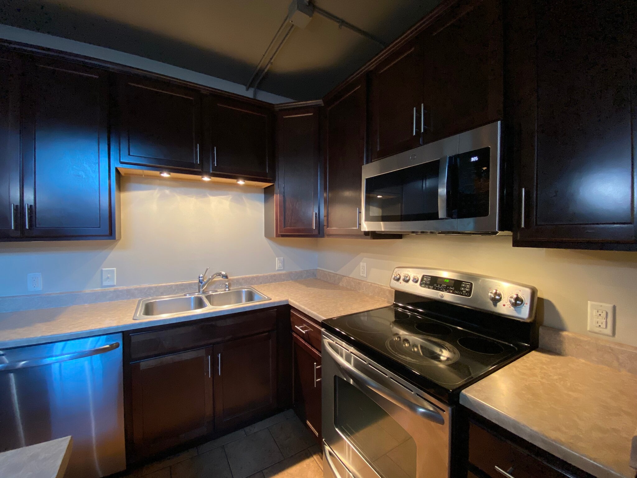 Building Photo - 1810 3rd Ave