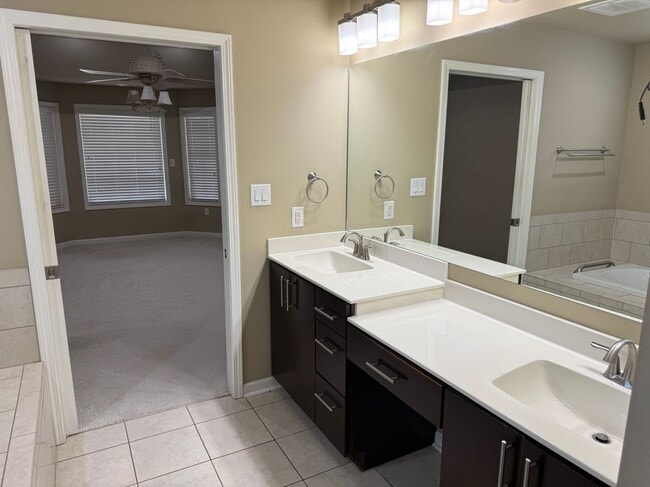 Building Photo - 12 Enclave Cir