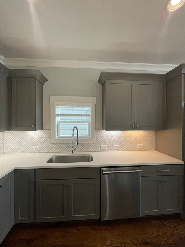 Building Photo - 1104A W Grove Ave