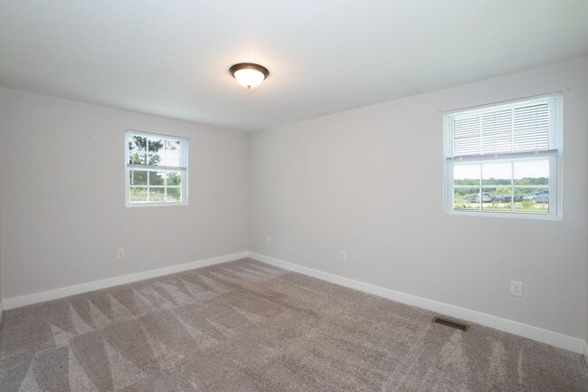 Building Photo - Three Bedroom Home!
