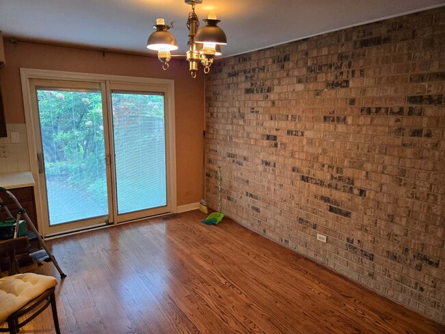Building Photo - 2S663 Ave Normandy E