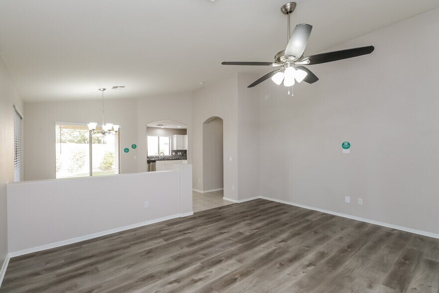 Building Photo - 12522 W Buchanan St