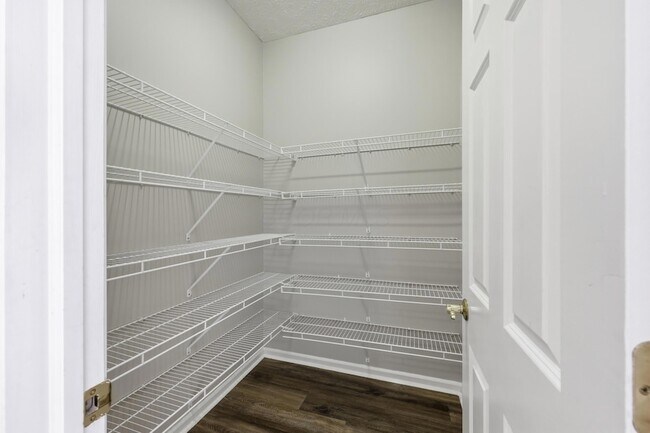 Building Photo - 6498 Ringsend Ct