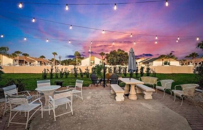 Building Photo - 1561 NE 12th Terrace