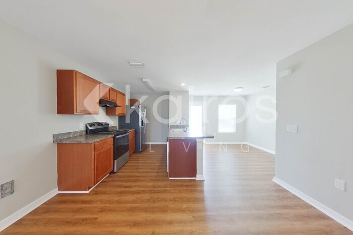 Building Photo - 2825 NW 3rd Pl