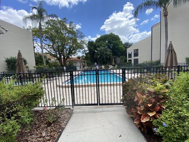 Building Photo - 800 Hudson Ave