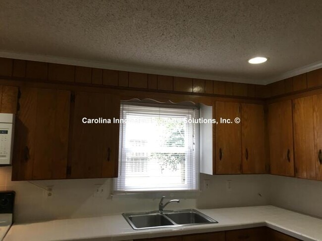 Building Photo - 7622 Helmdale Ave