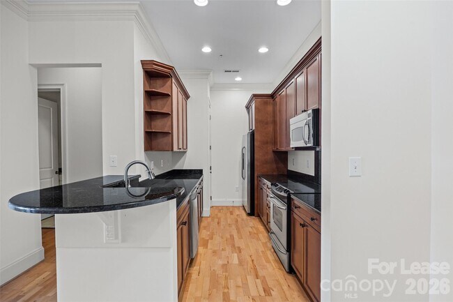 Building Photo - 2938 Selwyn Ave