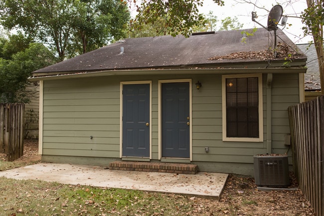 Building Photo - 1083 Rockbrook Ct