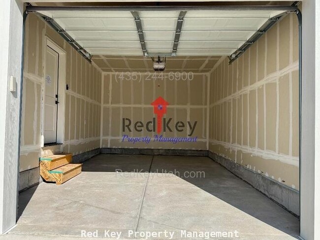 Building Photo - 600 N Duplex NEW