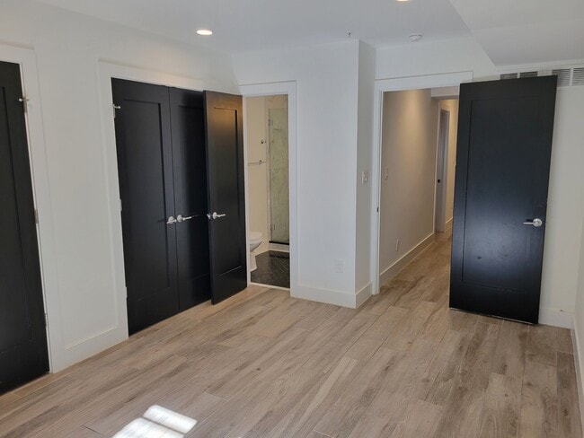 Building Photo - 724 Taylor St NW