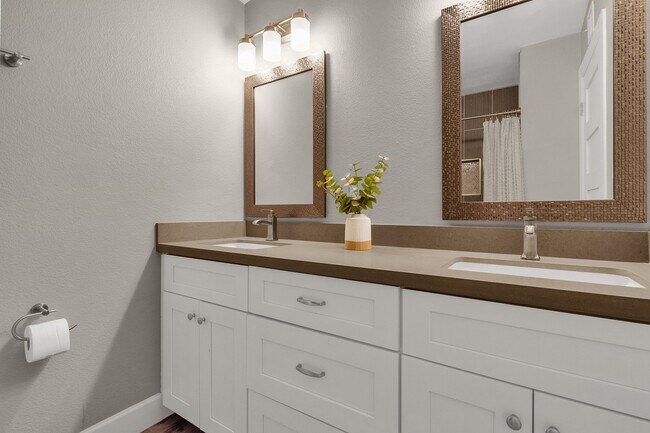 Building Photo - 6165 N Granite Reef Rd