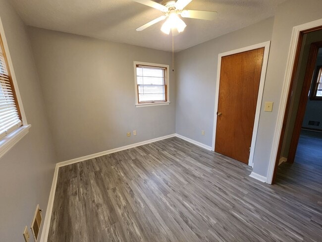 Building Photo - Beautiful 3 Bedroom 1 Bathroom Home