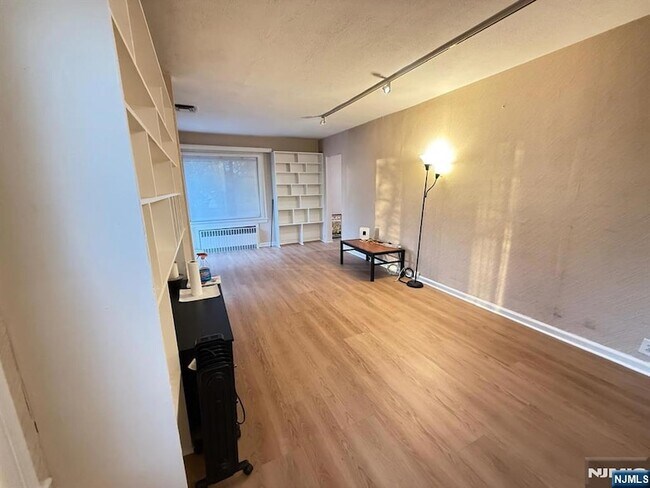 Building Photo - 272 Frances St