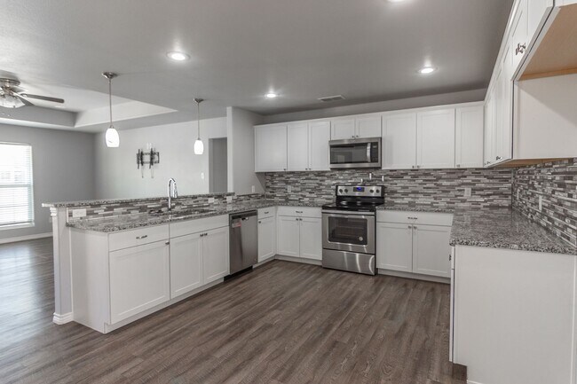 Building Photo - 3 bed 2 bath - Frenship ISD