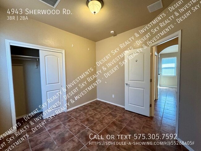 Building Photo - 4943 Sherwood Rd