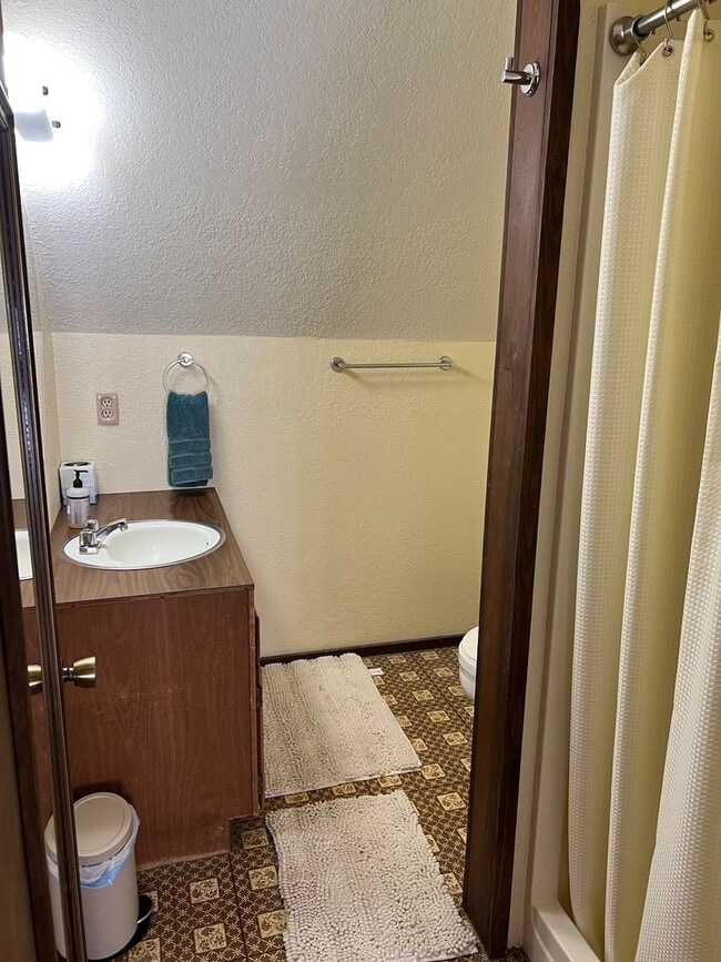 Building Photo - Downtown Whitefish 3BR/2 BA Furnished Hous...