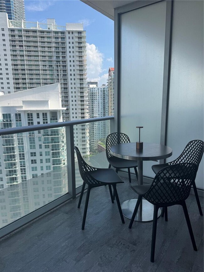 Building Photo - 1300 Brickell Bay Dr