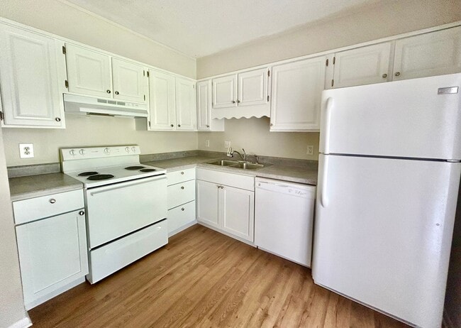 Building Photo - 2 bedroom/1 bath unit in West Knoxville!
