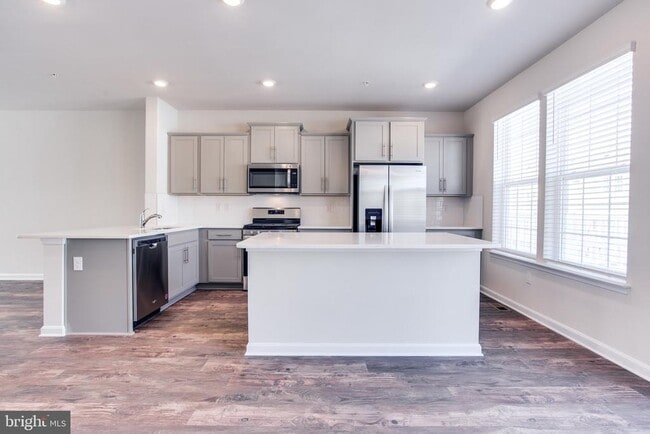 Building Photo - 5039 MacDonough Pl