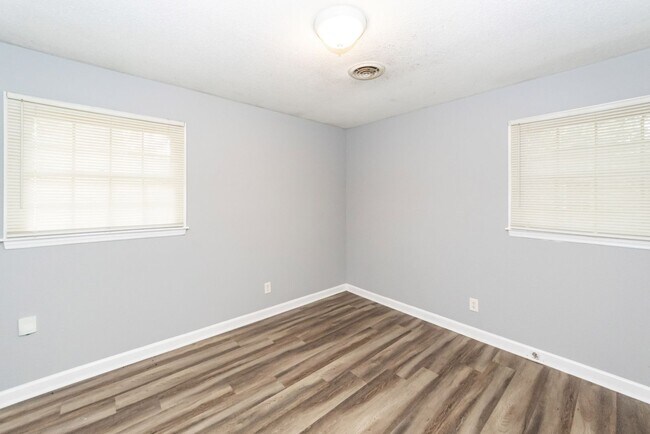Building Photo - 107 Greenhurst Ave