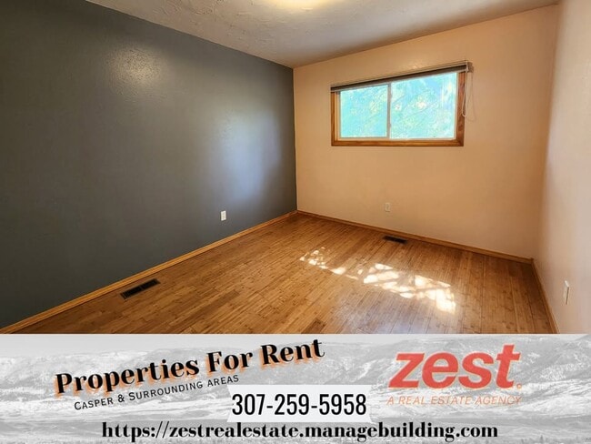 Building Photo - 955 N Riverbend Dr