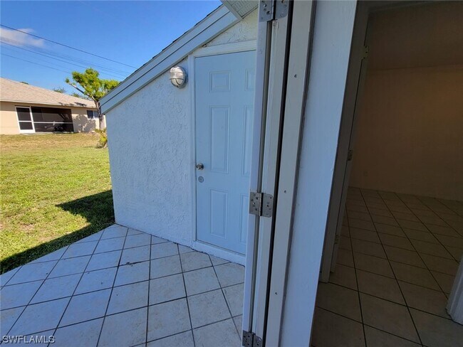 Building Photo - 3728 Santa Barbara Blvd