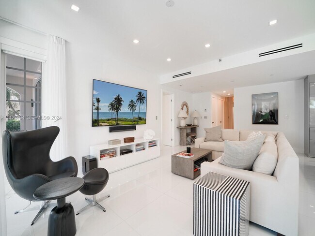 Building Photo - 19117 Fisher Island Dr