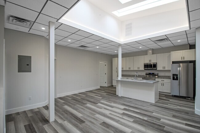 Building Photo - 939 Central Ave