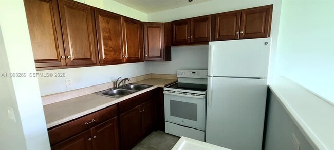 Building Photo - 7 Fanshaw A