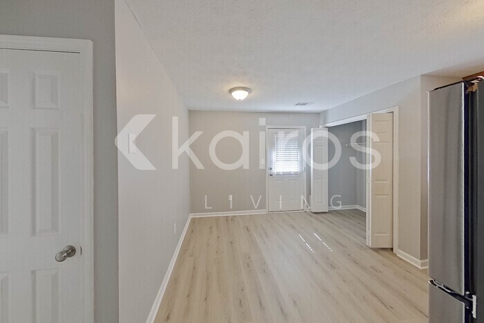 Building Photo - 180 Deer Pkwy